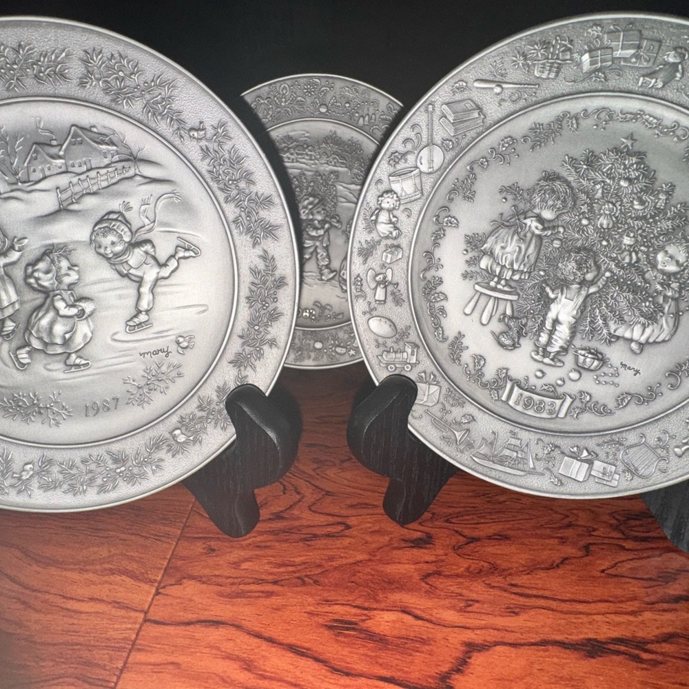 Vintage collectible Hallmark Gray Holiday Decor Plates Set